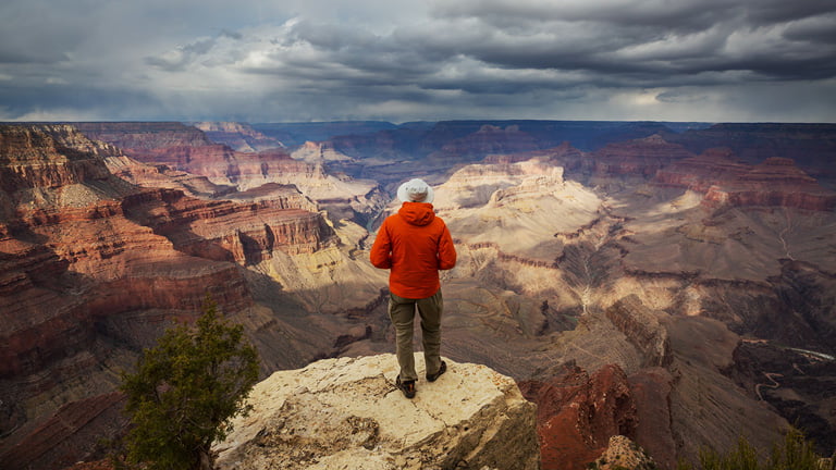 A-male-hiker-refers-to-the-USA-travel-hacks